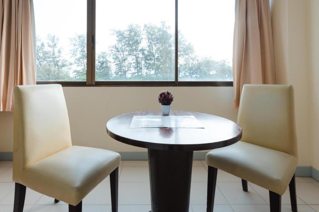 Nice Beach Hotel Rayong Buitenkant foto