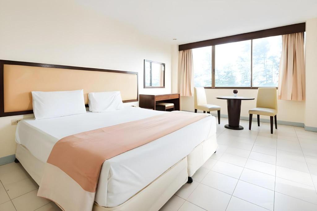 Nice Beach Hotel Rayong Buitenkant foto