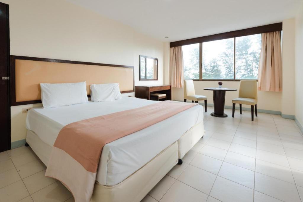 Nice Beach Hotel Rayong Buitenkant foto