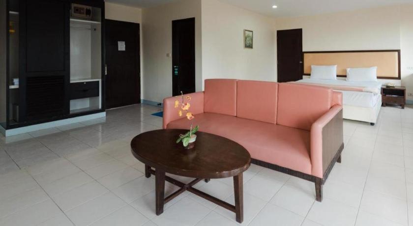 Nice Beach Hotel Rayong Buitenkant foto