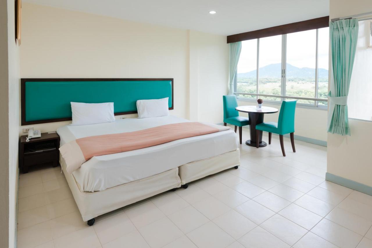 Nice Beach Hotel Rayong Buitenkant foto